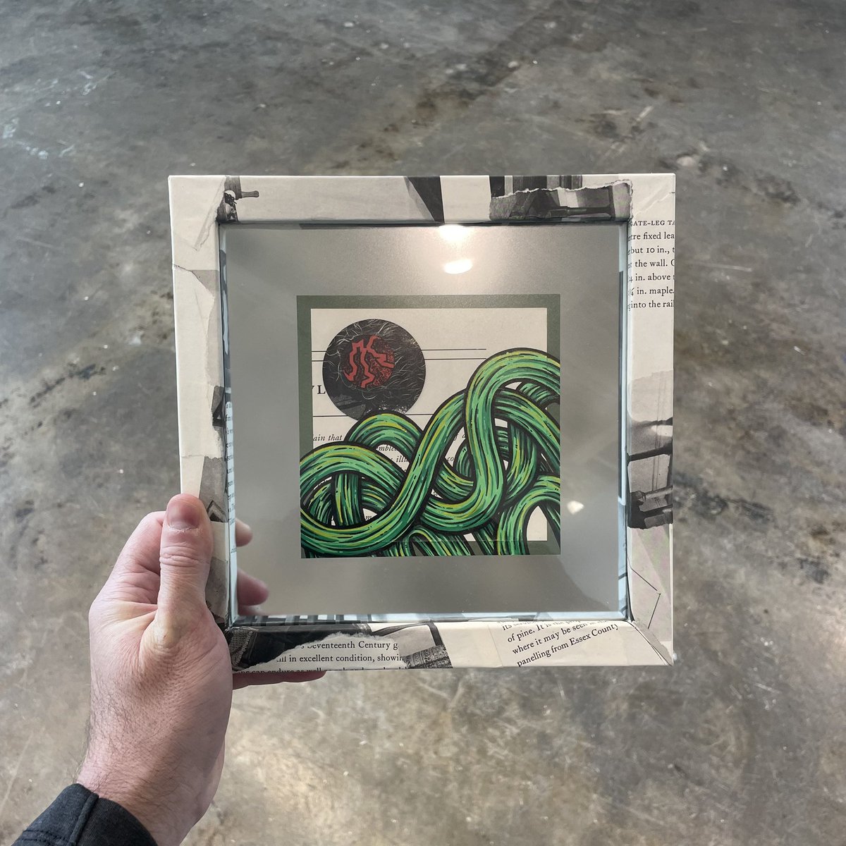 Add this creepy crawly to your collection this Halloween!

IN FLOW #001 is part of the <a href="/GuidesPFP/">GUIDES</a> ‘s Hare Raising exhibition as a buy now. Framed 1/1 original will be shipped to collector!

Check out the full exhibit, only on <a href="/mallowdotart/">mallow</a>