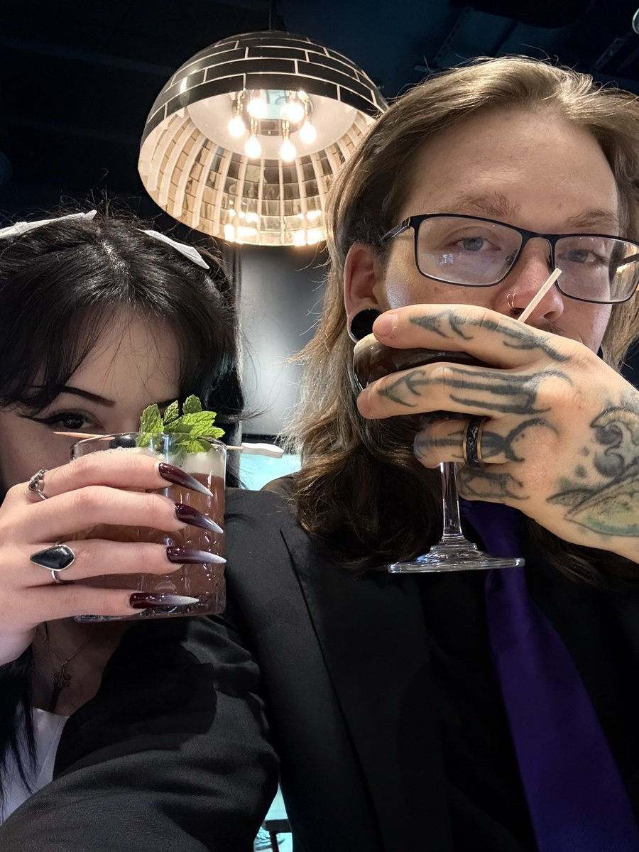 ghostive's tweet image. I HAVE A WIFE!!!!!