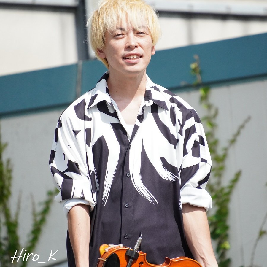 hiro_kero's tweet image. #sources の🎻 隼人君は
11月3日がお誕生日✨(≧▽≦)
今日11月1日(土)は
『#HAYABUSA
     ~ HAYATO Birthday LIVE』
#日髙隼人 (Vn)
#月野太陽 (Gt)
#渡邊駿介 (B)
#ショウ (Dr) 
 
原宿 La Donna(ラドンナ)
OPEN 11:00 / START 12:00
当日券あります(*^ー^)ノ
ツイキャスプレミア配信もあります