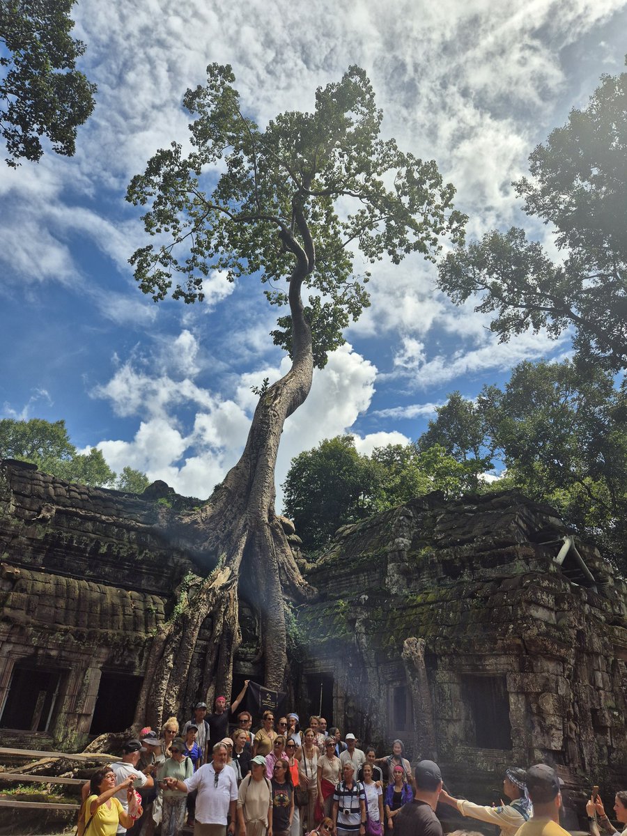 MarcelaKovov4's tweet image. Dobré ráno z Kambodže 🇰🇭
Angkor - jedno z nejvýznamnějších archeologických nalezišť v JV Asii, obsahuje nádherné pozůstatky různých hlavních měst Khmerské říše z 9. do 15. století.