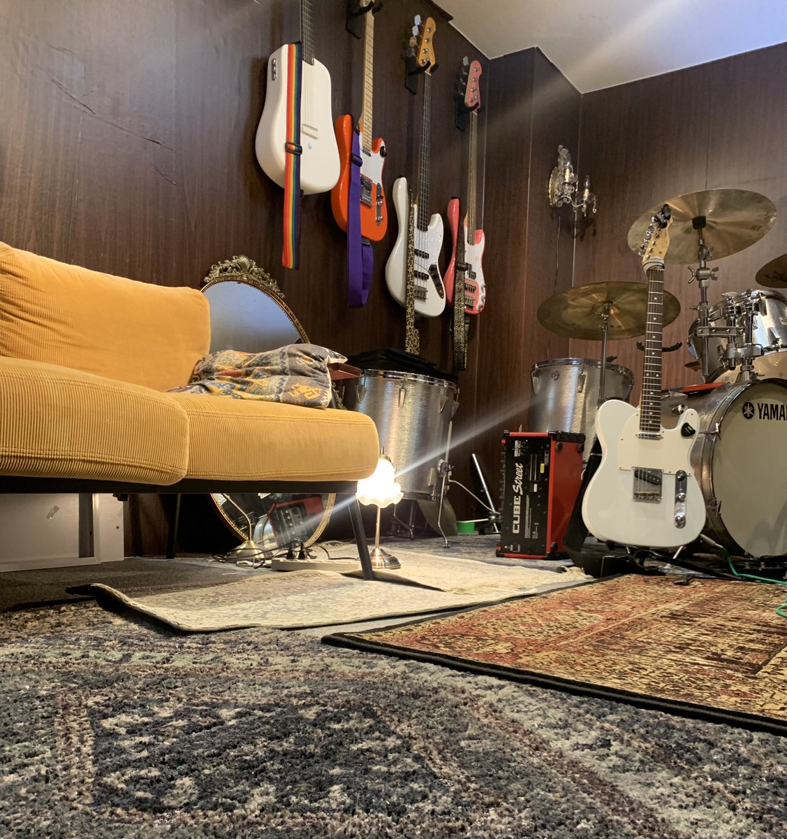 三連休初日からMY秘密基地で制作活動💪🏻
DATE BACK TO DAWNの曲はここで生まれます⚡️