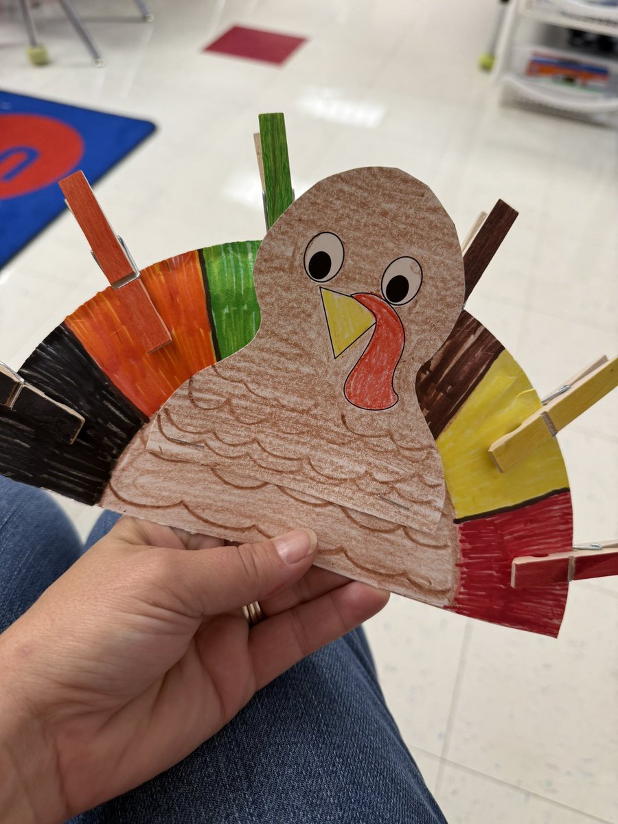 Iteach2ndgrade1's tweet image. Getting the classroom ready for November! 🦃 Doing cute things! 🍂 #teacherlife #teachersofx