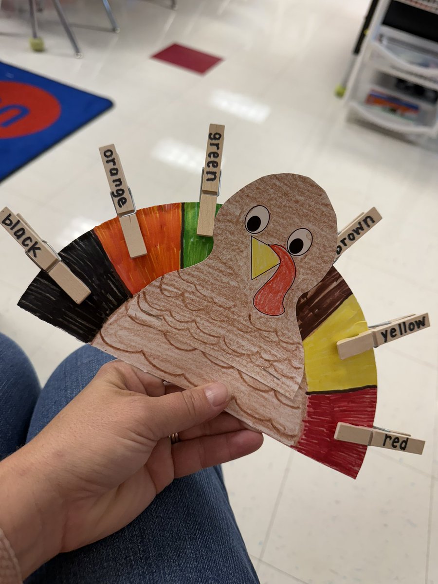 Iteach2ndgrade1's tweet image. Getting the classroom ready for November! 🦃 Doing cute things! 🍂 #teacherlife #teachersofx