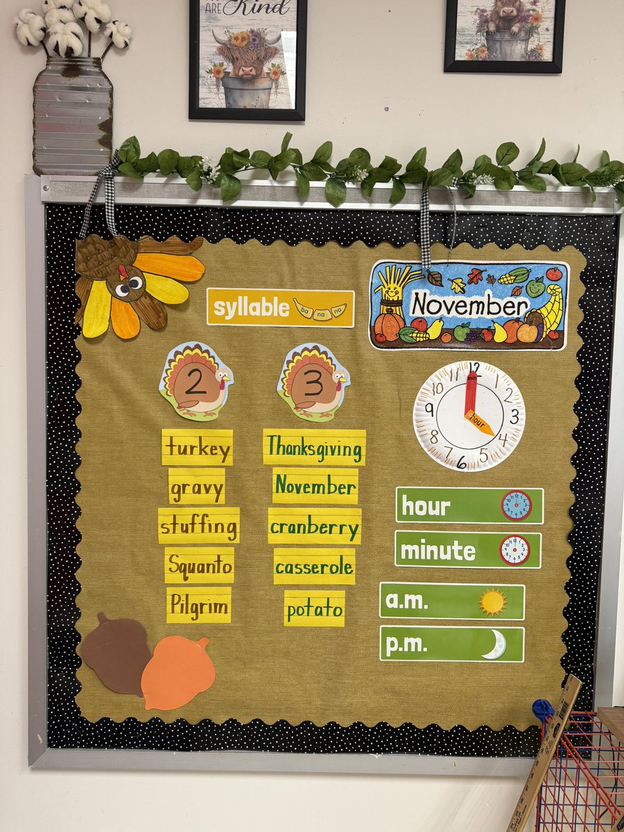 Iteach2ndgrade1's tweet image. Getting the classroom ready for November! 🦃 Doing cute things! 🍂 #teacherlife #teachersofx