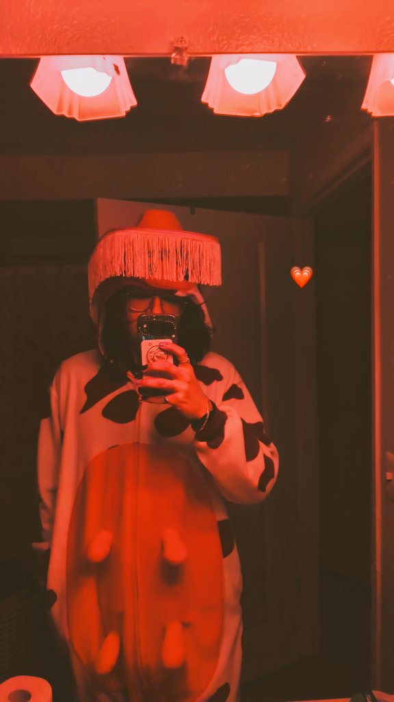 Happy Halloween 👻 from your favorite cowboy!🖤 🐮