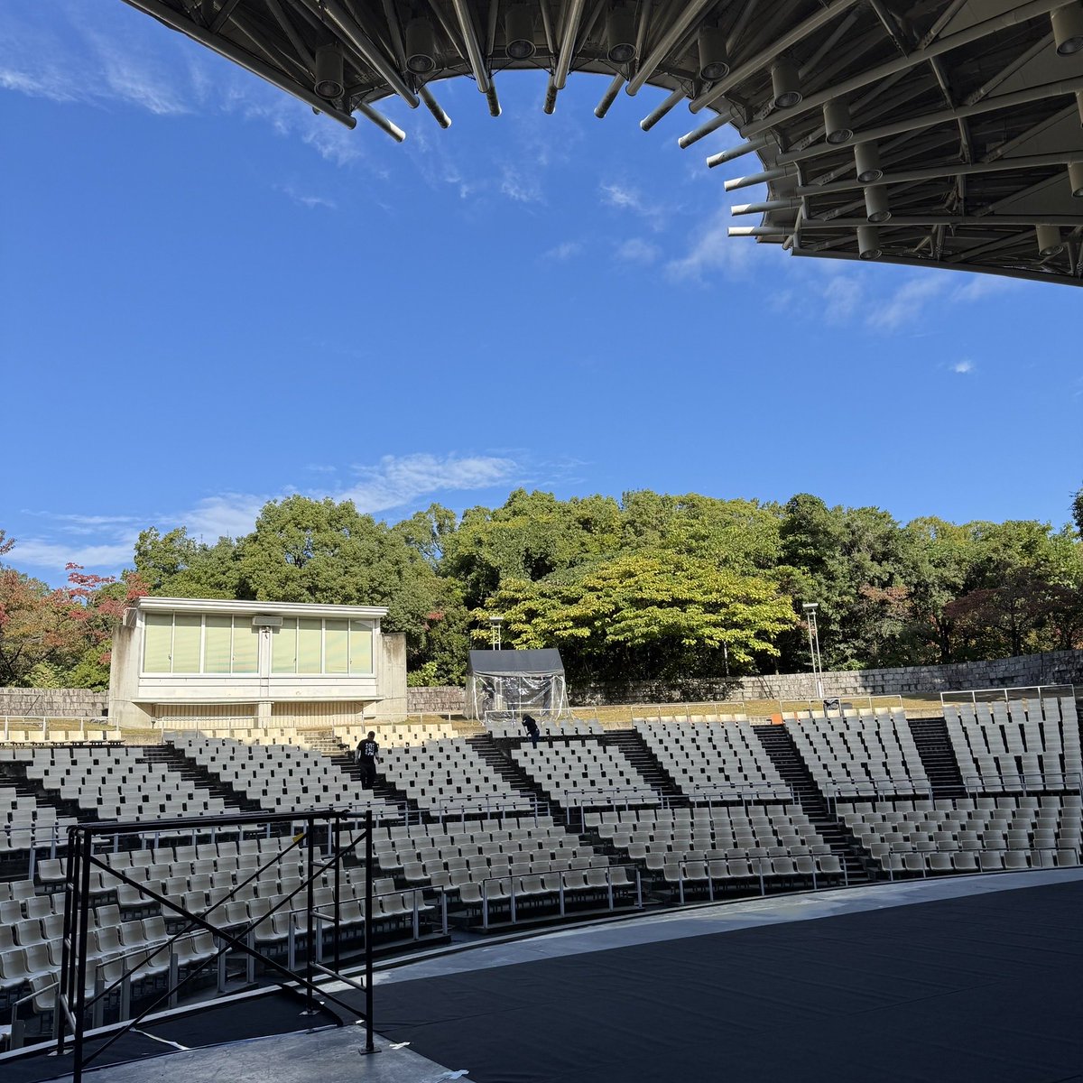 去年と打って変わって今年は快晴☀️
アーティストたちに最高のパフォーマンスを！観客の皆様には全力で楽しんでいただくためにスタッフ仕込み中〜頑張ります！
#いぎなり東北産
#Girls2 
#juicejuice