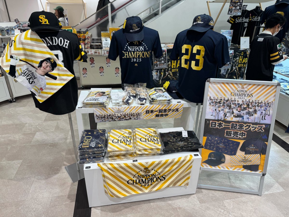📢HAWKS STORE 情報 ＼ ミーナ天神で開催中のPOP UPストアでも日本一