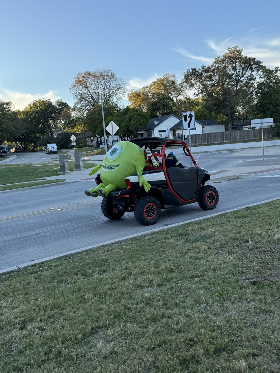 zaina_suee's tweet image. The best Halloween yet 👻🎃🩵💜💚