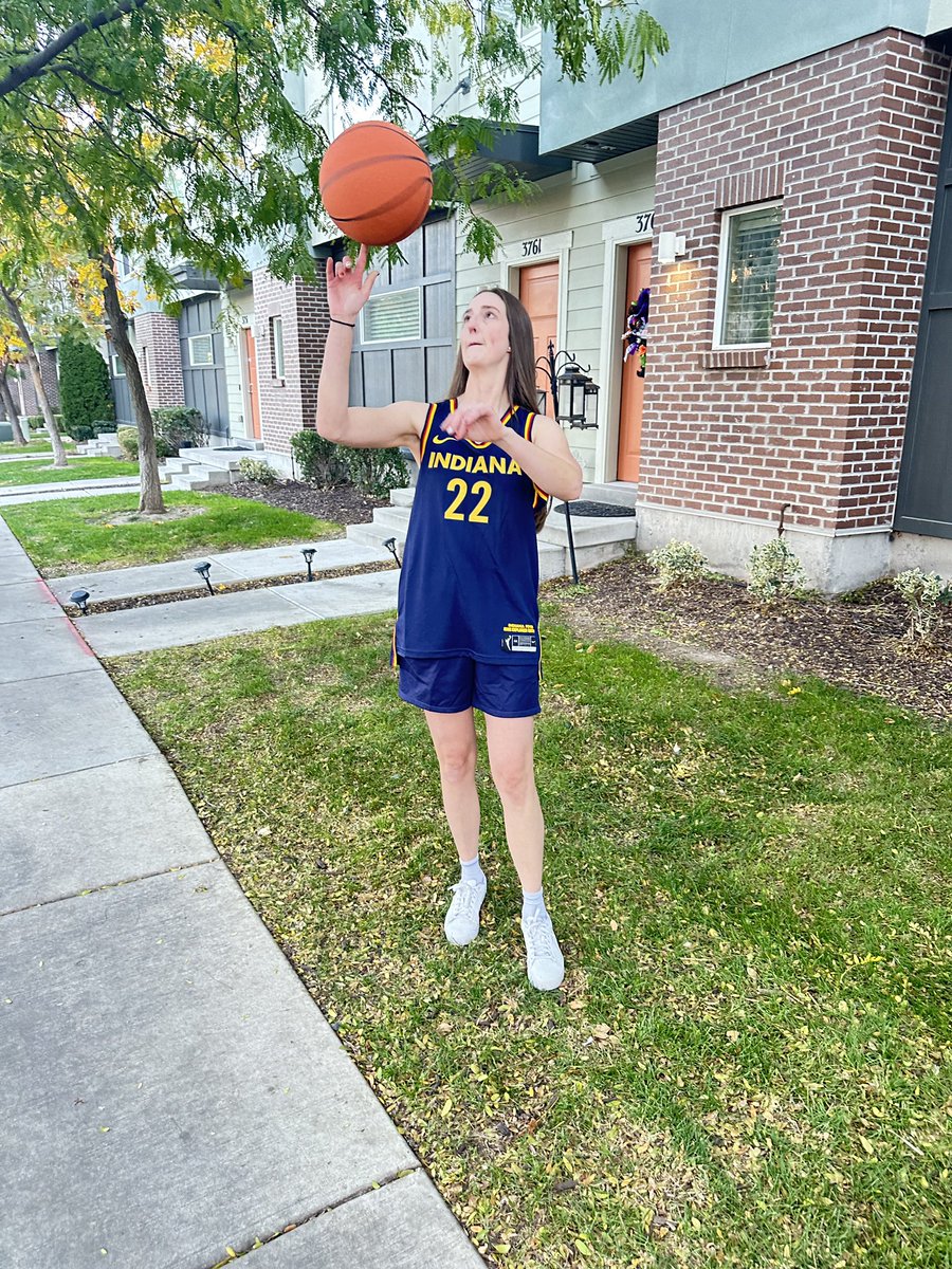 jakejenks3's tweet photo. My wife is a Caitlin Clark look-alike, dressing up as @CaitlinClark22 for Halloween. Kinda nailed it. @StateFarm @IndianaFever https://t.co/UiCuZBDul7