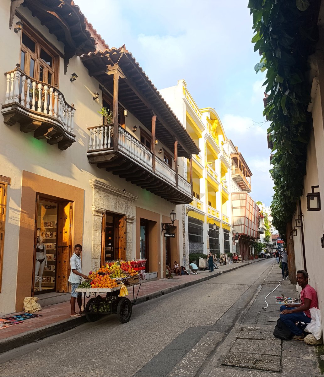 claragarm_'s tweet photo. Hoy Cartagena estaba preciosa 💛 https://t.co/QRRFp3jsDl