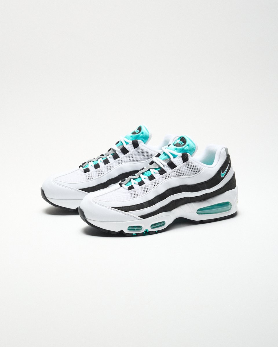 UNDEFEATEDinc's tweet photo. Nike Air Max 95 - ‘White Hyper Jade’

Available Saturday, 11/1 at 11am at UNDEFEATED Santa Monica, Glendale, Las Vegas, Phoenix, New York and at 8am PT at https://t.co/rPhV7ZxZDc https://t.co/UBGBIXUvKZ