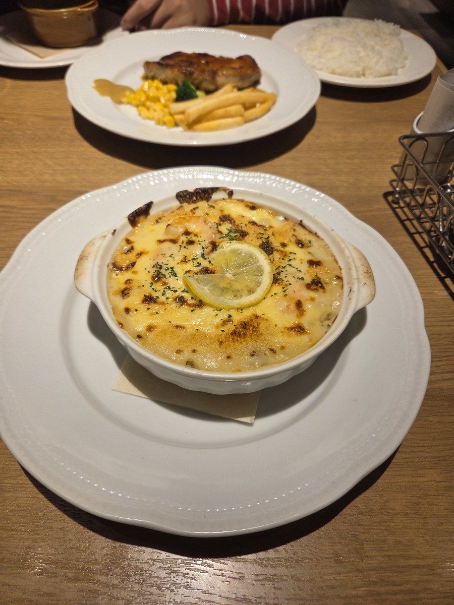 朝から試験受けた息子と合流
合格点は超えてるらしい、良かった😊おめでとうランチ🍴