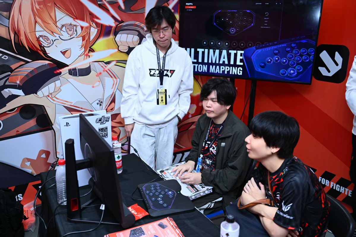 🏆「王者之戦VI・成都」Day2スタート！
昨日のHJKブース、大盛況の様子をご覧ください🎮✨
本日も引き続きよろしくお願いします！
会場に来られる方は、ぜひ2階HJKブースへ遊びに来てね💗

#HJKHitpad #ジャイッキー #王者之戦VI #成都 #格ゲー新時代 #アケコン #HJKGaming