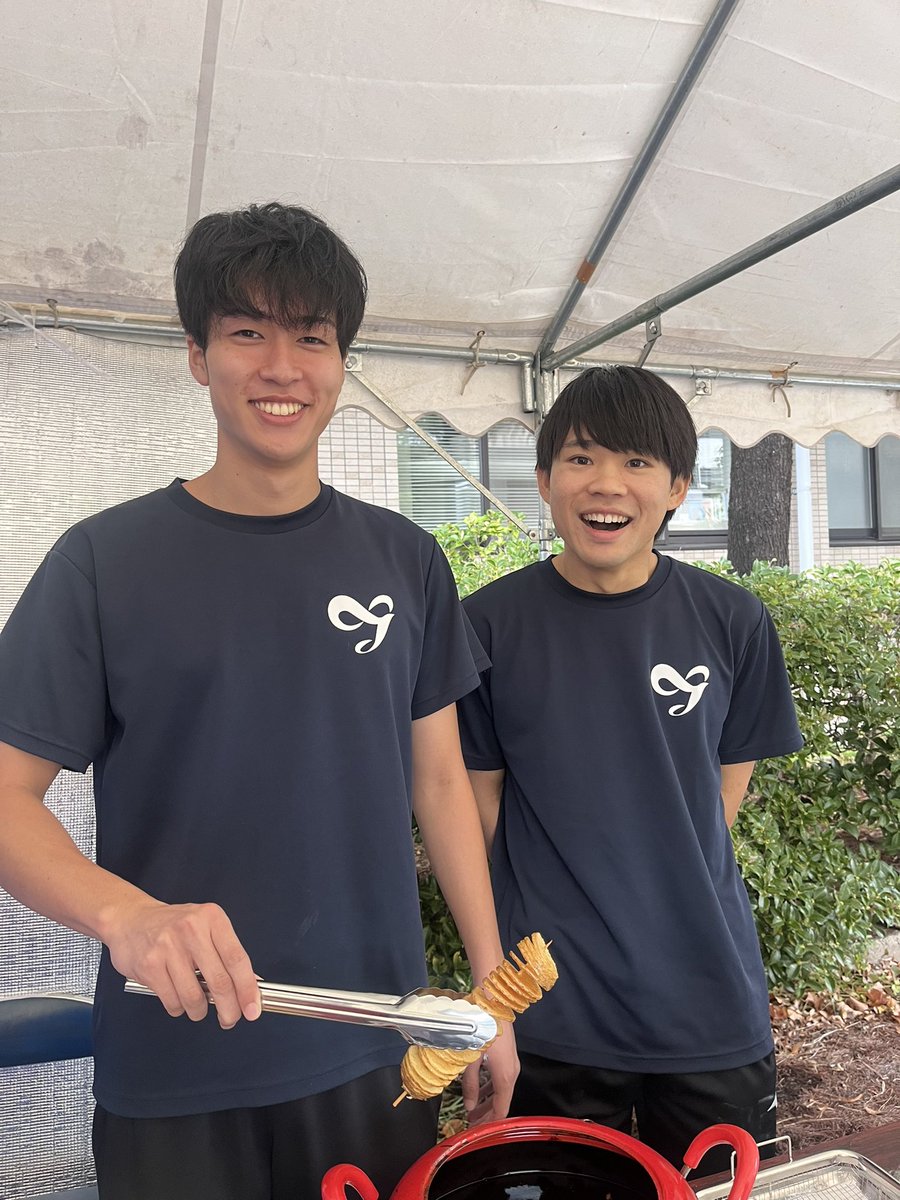 tottorimedtf's tweet photo. 11/1 11/2は待ちに待った錦祭です！
陸上部はトルネードポテトを販売するので、是非食べにきてください🍟✨
#錦祭　#鳥取大学医学部陸上部　#トルネードポテト https://t.co/d05X98uQtg