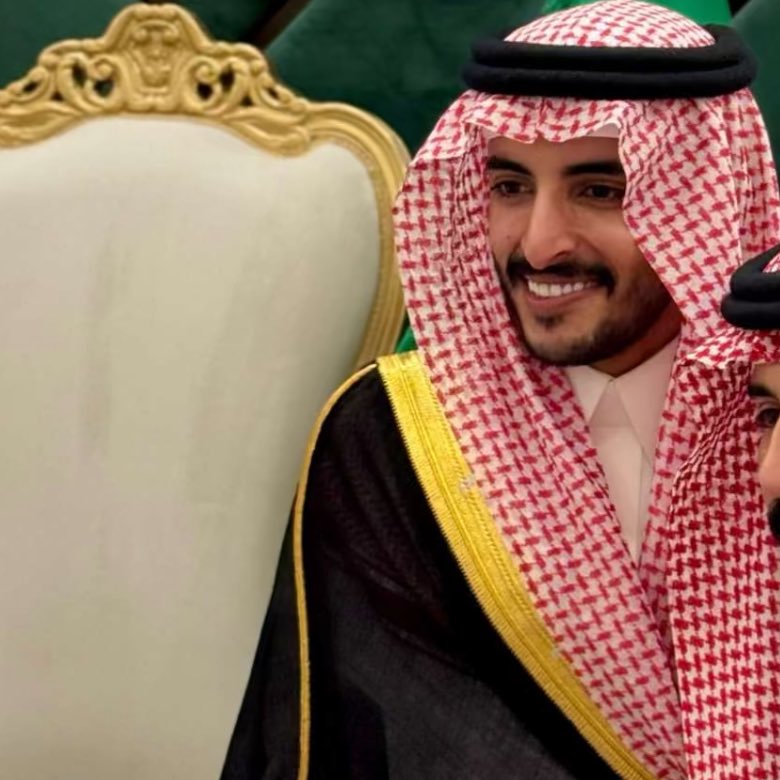 BB7N's tweet photo. " من يقول ان ال��عد مايبيّن بالوجيه 
والله ان وجهك لحالة يبشّر بالسعد "

عريسنا الله يبارك له وحياه زوجيه سعيده 🩶
#جميل_العتيبي https://t.co/FhkG4IxAol