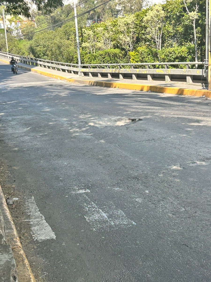 Buenas noches vecinos de la cdmex. Hay un super bache frente a uniq que esta en COFRE DE PEROTE 245 . Lo reporto y me contesta CESAC que no corresponde a la cdmex. Y no lo puede registrar. 
<a href="/mauriciotabe/">Mauricio Tabe Echartea</a> sacudiendose la responsabilidad a alguien mas <a href="/ClaraBrugadaM/">Clara Brugada Molina</a> , para no