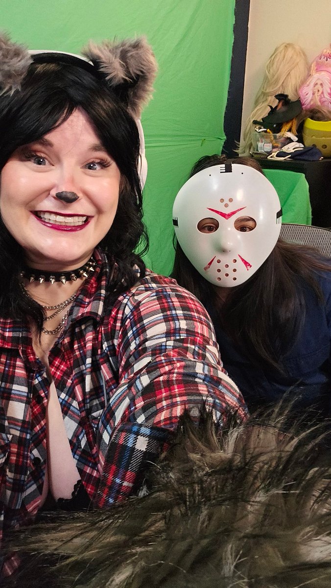LIVE NOW FOR HALLOWEEN WHORROR NIGHT
twitch.tv/queengoldi
