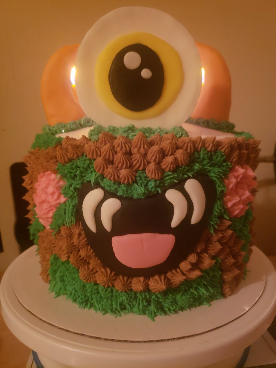 WytchyD's tweet photo. Happy Birthday, @Shadowfyst997  💜🥳💜  

I love the name you gave him = Leonard. 🎂👾🎂 https://t.co/ovI1Ie74O1