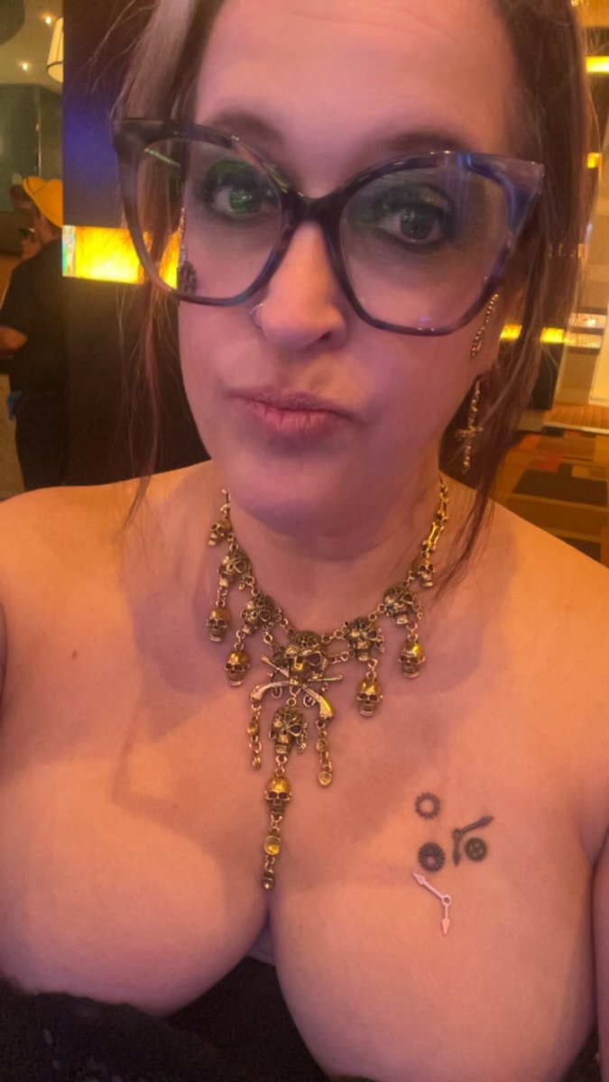Getting hot! 
#cashapppme #onlyfansbabe #findompiggy #vegas #findom #paypig