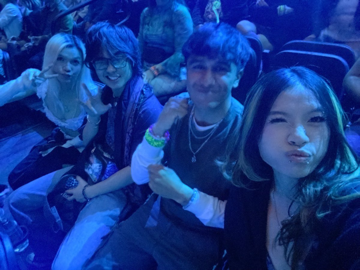 snatched tweet media