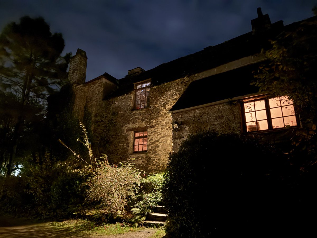 Darkling Room / Jonathan 📱 tweet media