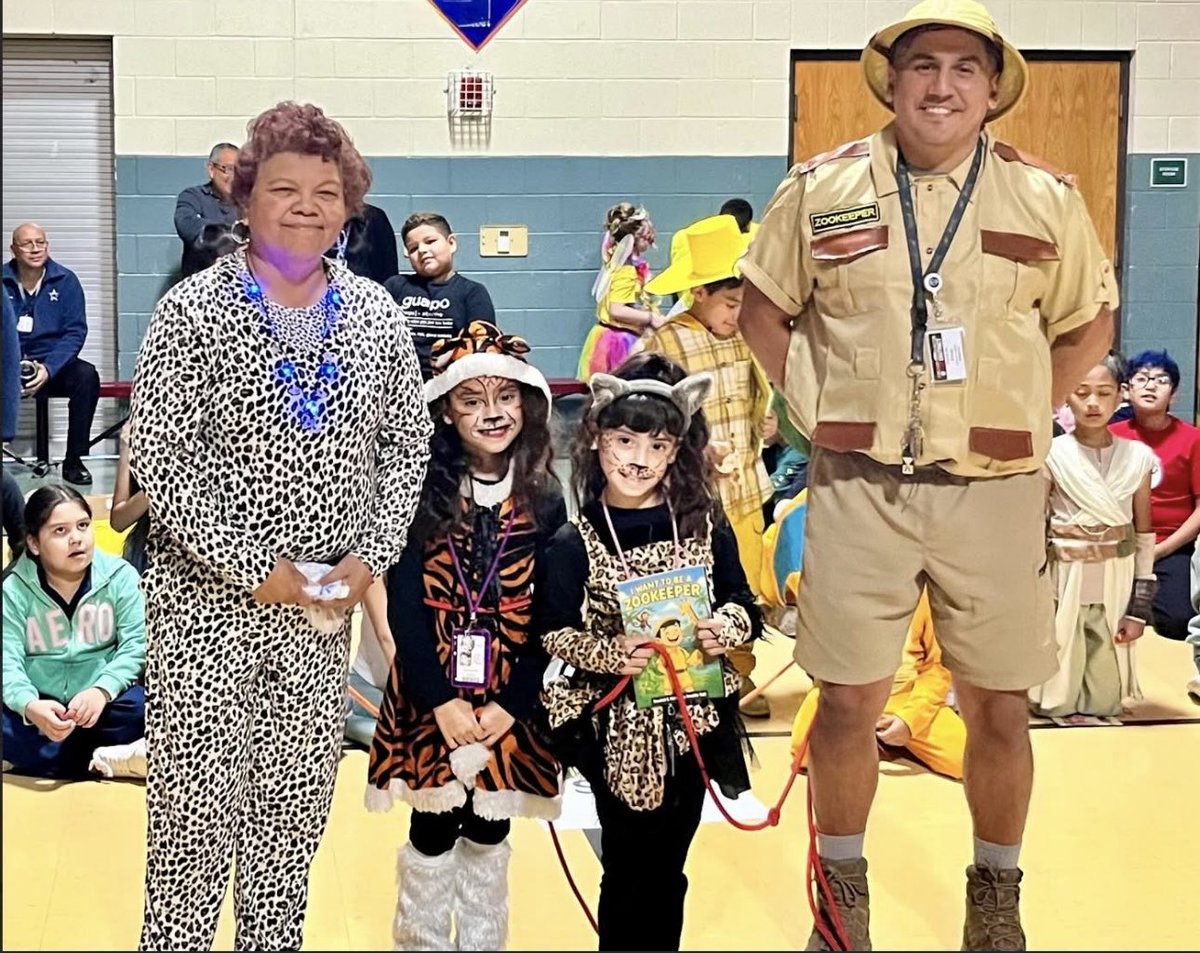 RamonaLibrary's tweet photo. Literacy Parade was such a success! Students and teachers showed off their creativity! https://t.co/c4q59636Vp