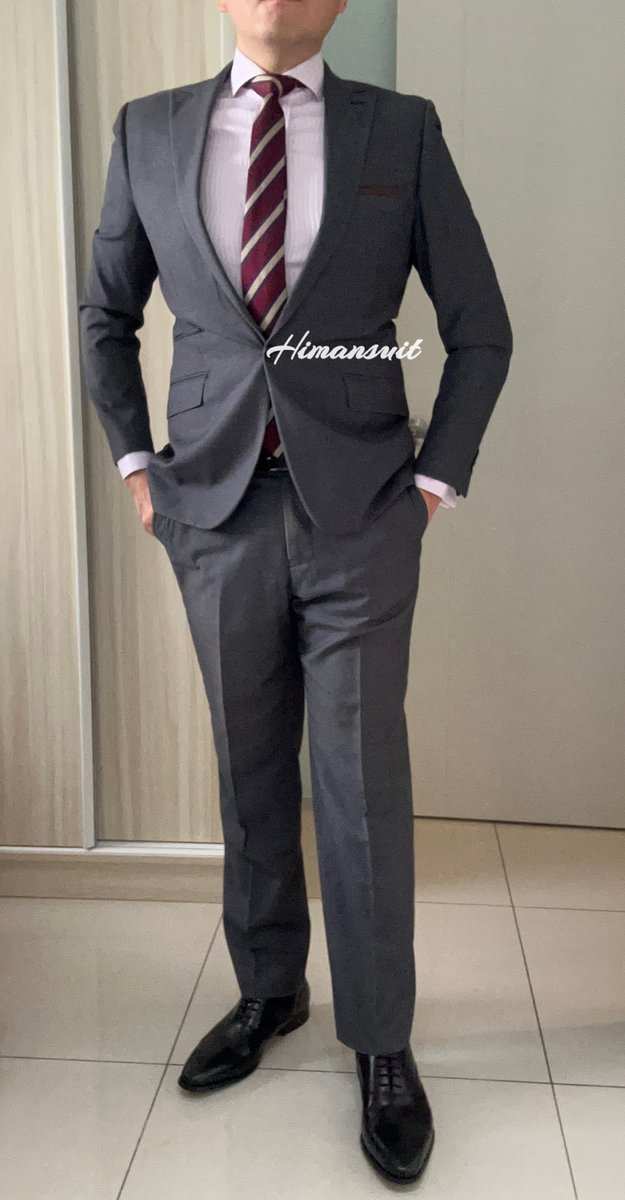 HSuit's tweet photo. 又到了適合穿西裝的季節，來蓋個西裝樓~
#suitsformen #suitsfetish #suitsfans #suitslovers #suits #suitsselect #suitstyle #tiedup #tiefetish #businesssuit #businessman #businessstyle #menatplay #西裝 #領帶 #皮鞋 #西裝男 #社畜 https://t.co/GRSKxZ4EyB