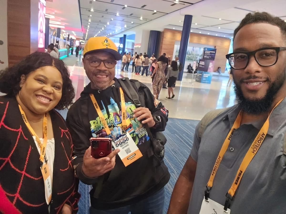 _fat_bean_'s tweet image. I had the pleasure of helping at the BlerdCon table at AfroTech this week. It was a fantastic time and had the pleasure of meeting so many people. #AfroTech #BlerdCon