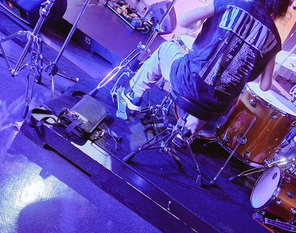 昨夜は公開コライトとDAWのワークショップへ...マインド含め、めちゃくちゃ勉強になりました😌
そして今日から楽園祭！！🥳
Nirvanaで朝から盛り上がってます🤭若者の匂いがしてるぜぇ笑