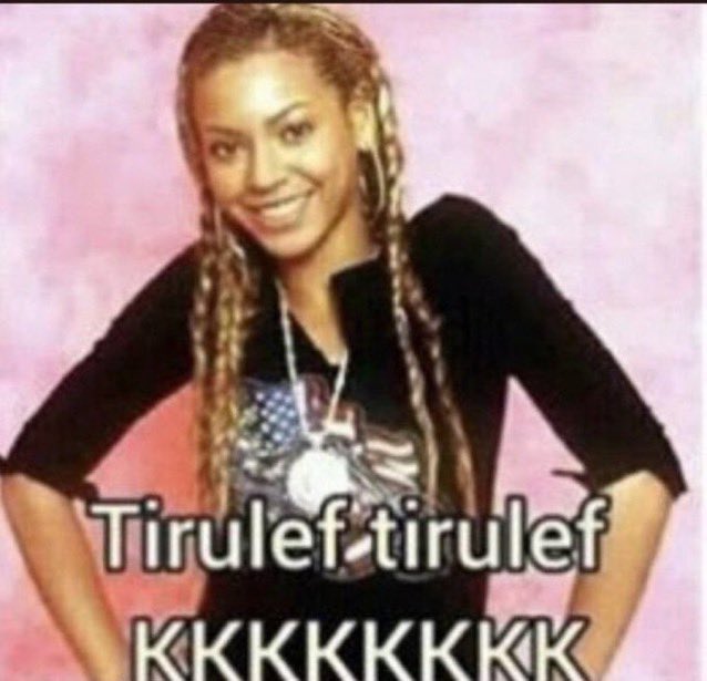 Tava olhando a rola marcada do bofe e quando vi ele tava olhando pra mim