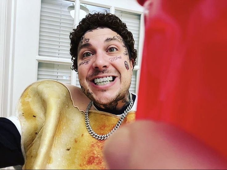 alienhesitante's tweet photo. eu #achava q dps do TOAST MALONE n teria #como piorar
mas PIGGY STARDUST foi #demais pra #mim. https://t.co/elL1vtp1wv