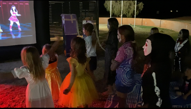 MidwestPolice's tweet image. Burringurrah community Halloween Party was a blast. Thanks to Burri school paint squad and DJ Asim for making the night a scary dance-fest. #Burrischool #fb #lastSiboevent