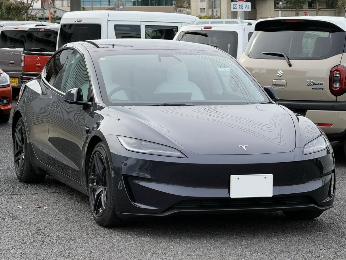 __bachii's tweet image. よしまるこうぼう様 &amp;amp; ミツル商会様 にて、パフォーマンスバンパーの制作と交換をしていただきました！カッコ良すぎる🥰
LR、RWD乗りの方は是非！

@yoshimaru_works 
@mituru98248290 

#Tesla
#Model3