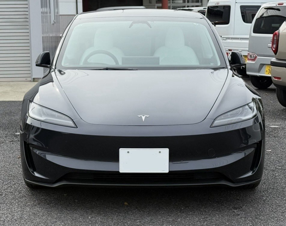 __bachii's tweet image. よしまるこうぼう様 &amp;amp; ミツル商会様 にて、パフォーマンスバンパーの制作と交換をしていただきました！カッコ良すぎる🥰
LR、RWD乗りの方は是非！

@yoshimaru_works 
@mituru98248290 

#Tesla
#Model3