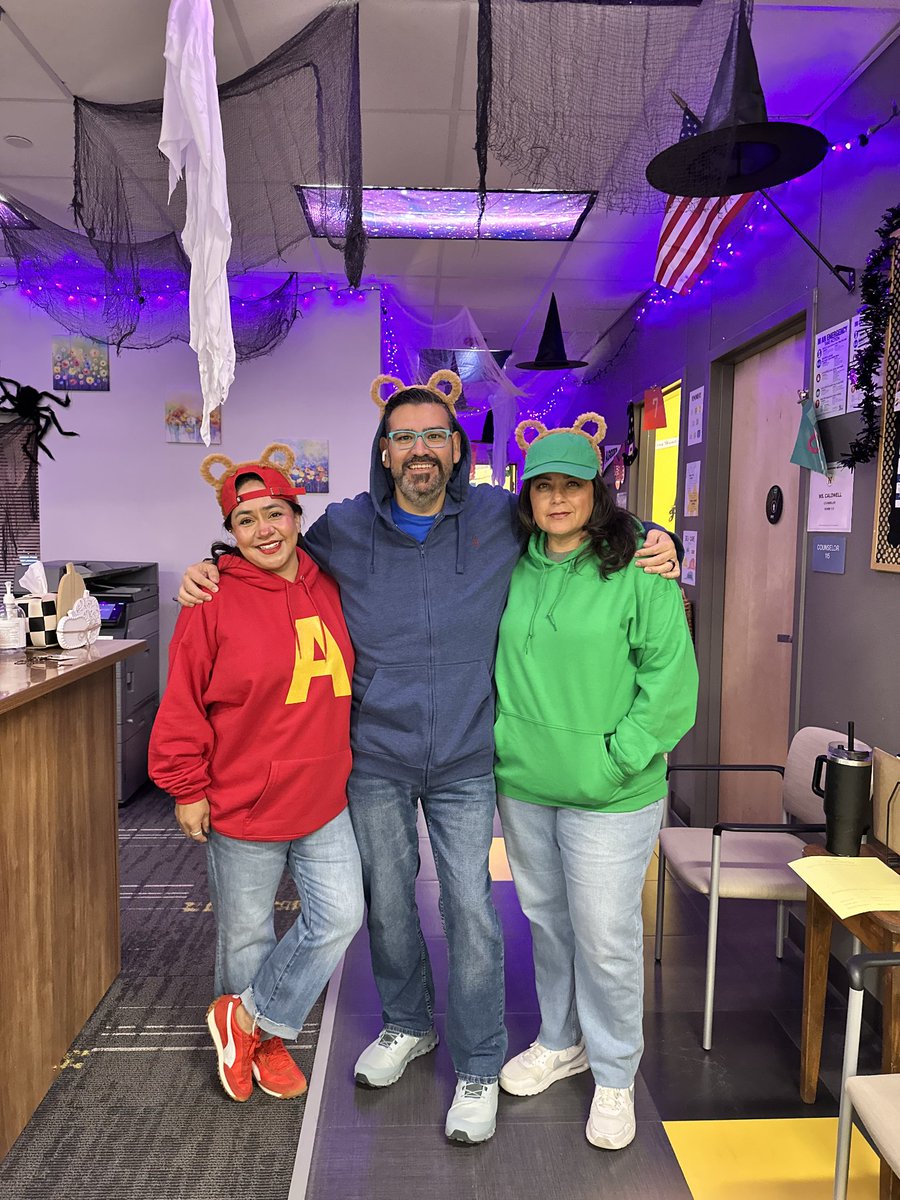 Best chimpmunks in the city, wait APs! #NovillerosLEAD 💛🖤