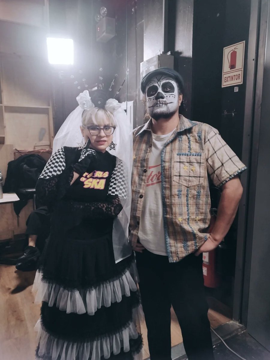 sweetgirlsofska's tweet photo. Estuvimos en @atv_noticias promocionando nuestro evento Rituales en Vinilo ( Para Vivos y Muertos)
#ElDiscoesCultura
#RitualesenVinilo #DiadeMuertos #Selectores #FiestasdeVinilos #Vinilosperuanos #VinilosPeru #MisSKAlina #SweetGirlsofSka #SkaPeru #SkaPeruano #Ska https://t.co/PLELjXpMU0