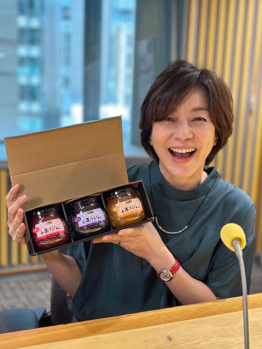 lovemelo1242's tweet photo. 🎁プレゼント🎁
#推しベス で✉️をご紹介した方の中から
#Kanpy THE PREMIUM
「手造りジャム3個セット」を
毎週1名様にプレゼント✨
フレーバーは
🍓いちご🍊オレンジマーマレード🫐ブルーベリー
ごろっと果実を残したこだわりの無添加ジャム3種
ぜひゲットしてください🍯
#ラブメロ
@Kanpy_official https://t.co/ldPE30aqww