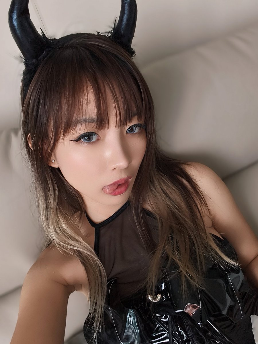 Jayinnex's tweet photo. Trick or treat https://t.co/iW6vpg2Baa