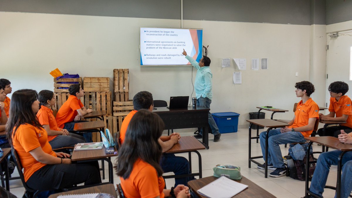 En la Preparatoria No. 3, en la administración del rector Dámaso Anaya Alvarado impulsa proyectos académicos de alto impacto, como la formación de estudiantes en el programa bilingüe, así como una serie de mejoras en infraestructura educativa y equipamiento tecnológico.