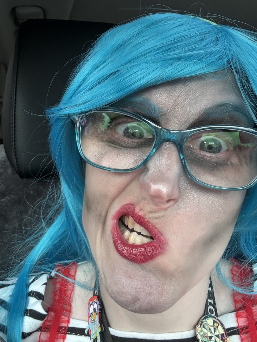 HAPPY HALLOWEEN 
I channeled my inner monster and became <a href="/MonsterHigh/">Monster High</a> ‘s Ghoulia Yelps!