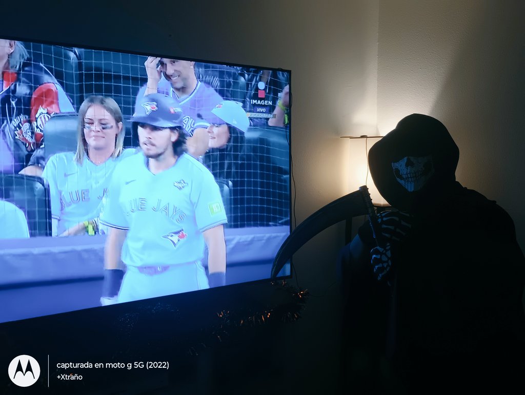 CalettiAldo's tweet photo. La muerte mira la serie mundial en #LaCasaDelBeisbol https://t.co/rx4D1BBZAf