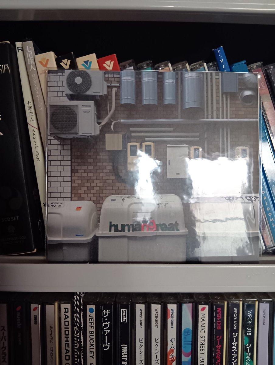 ya33mo33's tweet photo. herpianoの物販で買ったhumangreatのCD。予備知識ほぼ無しで買ったけどめっちゃカッコいい。ジャンク！速い！！軽い！！！ナイスです。LE SHOKとかスターリン、ssをはじめて聴いた感動を思い出しましたよ。ナイスジャケから出てくるOTYAMEな中身も素敵です！ https://t.co/MzmpKY2aHo