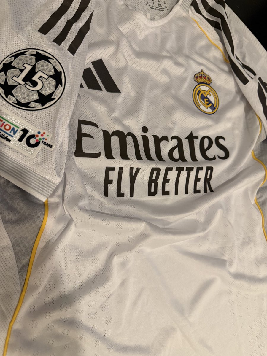 Arimantelman's tweet image. SORRTEOOO 🚨

Los amigos de grkits5.com me mandaron una de las camisetas mas lindas de la temporada. Del dorsal no opino.

Para participar, seguirme y RT al tuit 🎁

Se sortea el miercoles y sale otro nuevo 💣

🚨🚨 En el siguiente tuit dejo info de descuento!! 👀