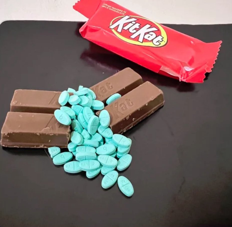 RealConorOil's tweet image. 🚨🇺🇸  Donald Trump cosplayer found injecting estrogen into KitKat bars

When asked why, the cosplayer said: 
“everyone transgender”

Your thoughts on this?