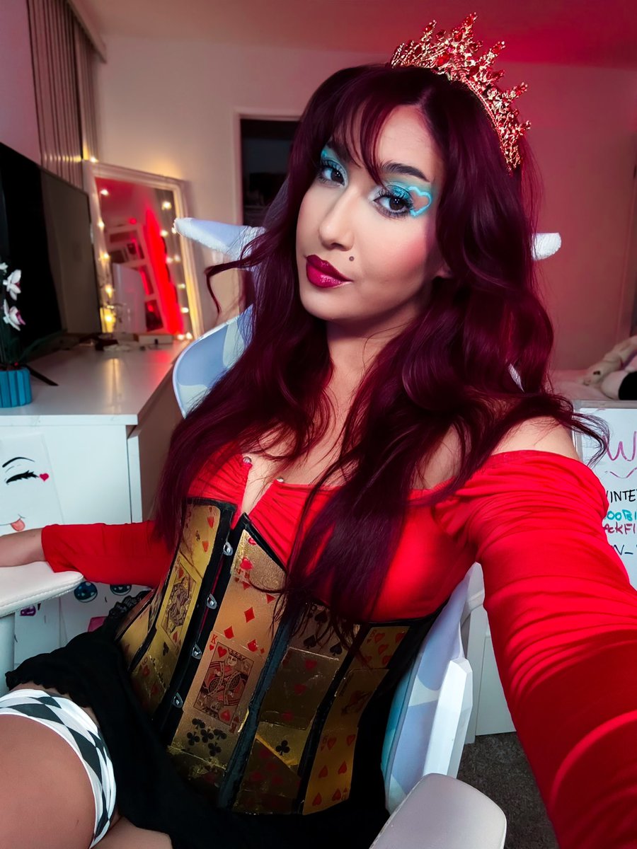 Happy Halloween from the queen of hearts ❤️👑