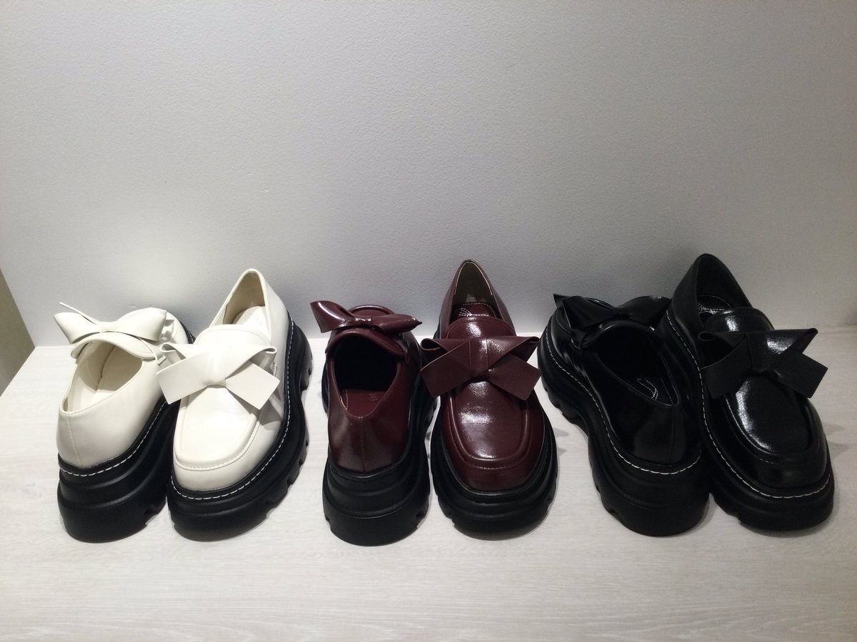 ▷おすすめアイテム ribbonプラットフォームローファー アイボリー 