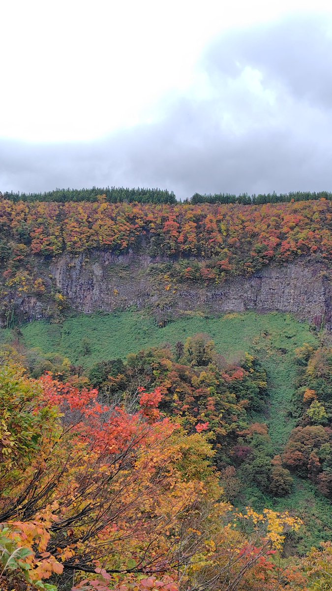 ペイ国の山 RED on X