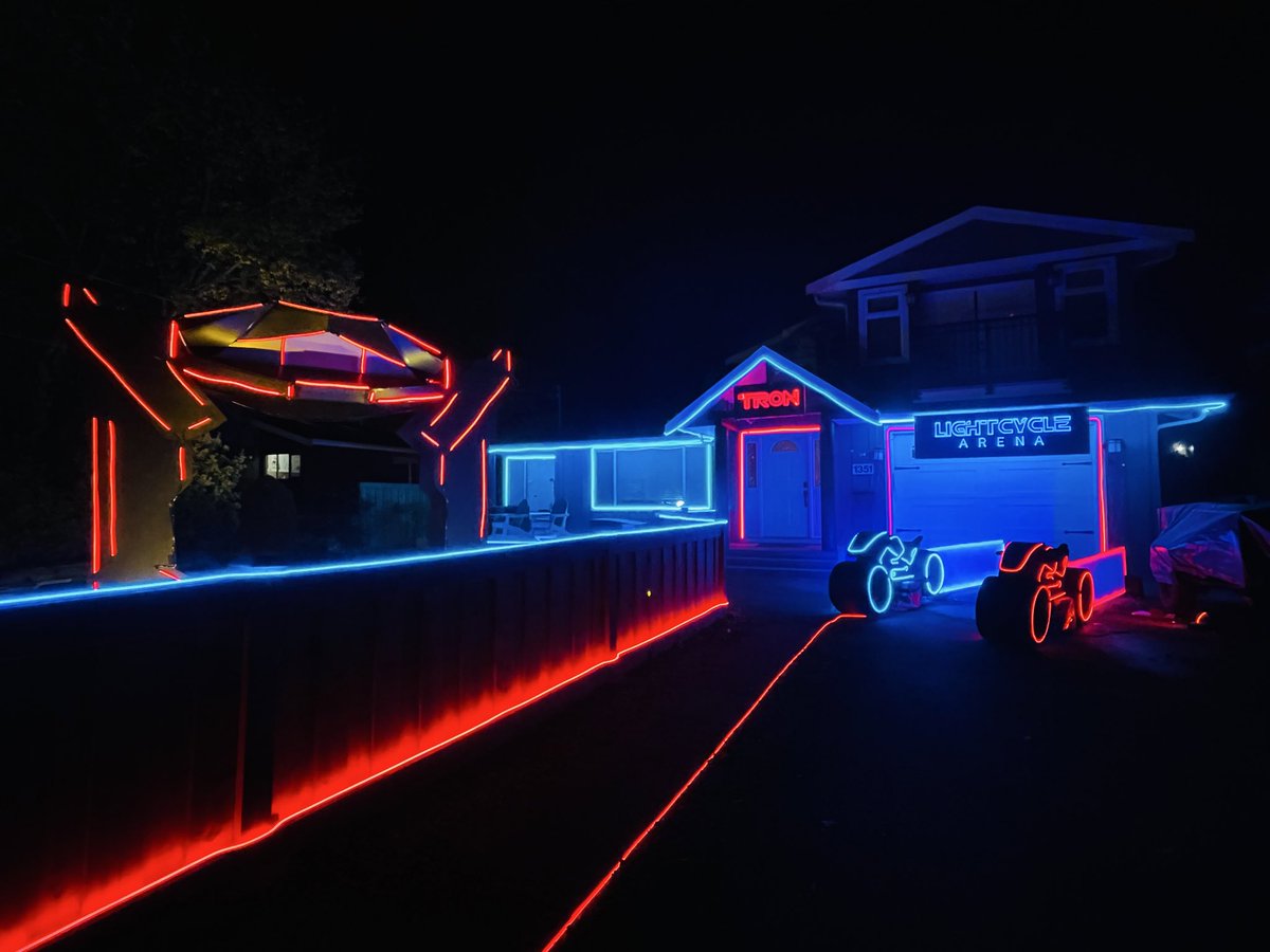 ListingsBC's tweet photo. 👻 Best Halloween Decorated Home

#halloween #Halloween2025 #HalloweenVibes #TrickOrTreatMe #Halloweentime #southdelta #tsawwassen #geffkerealestate https://t.co/t57nelq07j