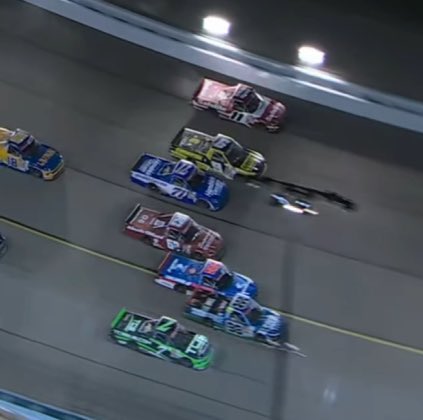 “Bottom of 7”
The 7 truck?
“No 7 wide”
#NASCAR #DFS #GamblingTwitter