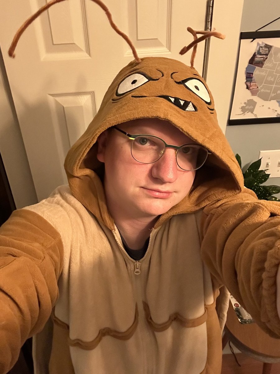 MBTYuGiOh's tweet image. dressed up as the scariest thing i could think of for halloween